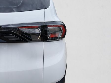 2026-Renault-Triber-10-Iconic-AMT-Auto_11