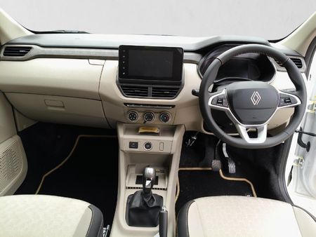 2026-Renault-Triber-10-Iconic-AMT-Auto_17