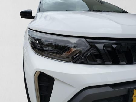 2026-Renault-Triber-10-Iconic-AMT-Auto_8