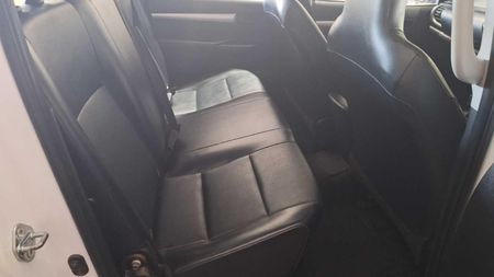 2022-Toyota-Hilux-24-GD-6-SR-4x4-Double-Cab_10