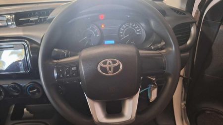 2022-Toyota-Hilux-24-GD-6-SR-4x4-Double-Cab_13