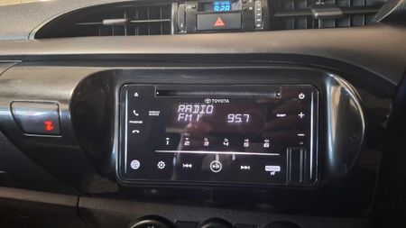 2022-Toyota-Hilux-24-GD-6-SR-4x4-Double-Cab_15