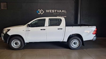 2022-Toyota-Hilux-24-GD-6-SR-4x4-Double-Cab_4