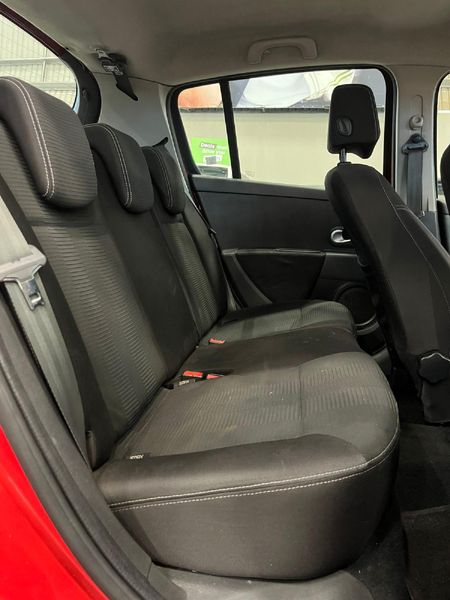 2010-Renault-Clio-III-16-Dynamique-5-dr-Auto_11