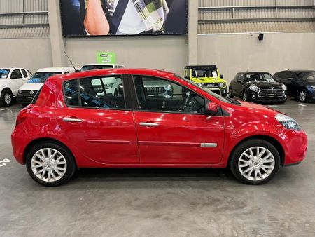 2010-Renault-Clio-III-16-Dynamique-5-dr-Auto_1