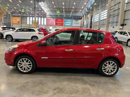 2010-Renault-Clio-III-16-Dynamique-5-dr-Auto_5