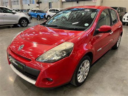 2010-Renault-Clio-III-16-Dynamique-5-dr-Auto_6