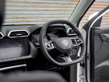 2026-MG-ZS-PRO-15T-Com-CVT-Auto_21