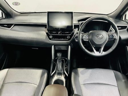 2025-Toyota-Corolla-Cross-18-XS_17