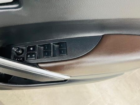 2025-Toyota-Corolla-Cross-18-XS_6