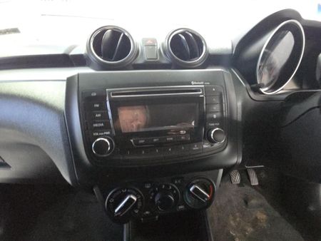 2023-Suzuki-Swift-12-GL_19