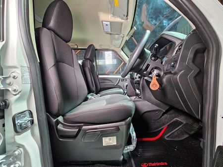 2026-Mahindra-Pik-Up-22-mHawk-S6-Karoo-4x4-Auto-Double-Cab_8