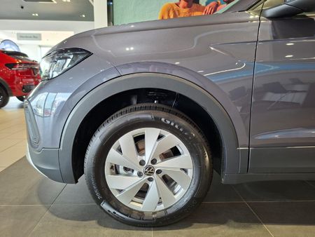 2026-Volkswagen-T-Cross-10-TSI-Auto_10