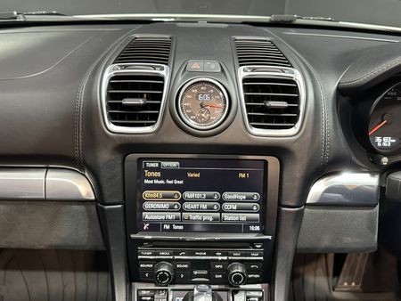 2015-Porsche-Boxster-GTS-Auto_11