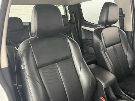 2017-Isuzu-KB-300-D-Teq-LX-Auto-Double-Cab_15