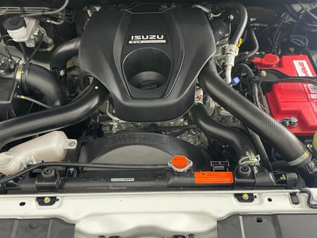 2017-Isuzu-KB-300-D-Teq-LX-Auto-Double-Cab_16