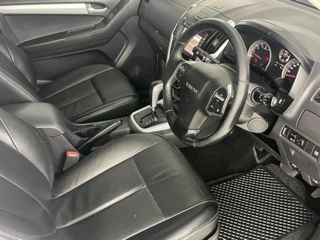 2017-Isuzu-KB-300-D-Teq-LX-Auto-Double-Cab_7