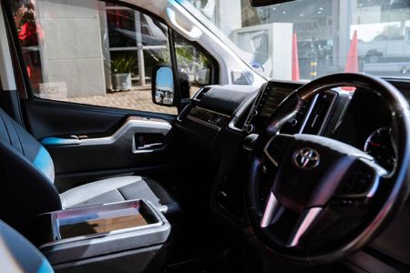 2023-Toyota-Quantum-28-VX-6-seat_10