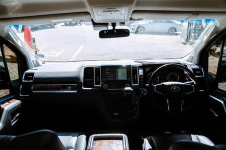 2023-Toyota-Quantum-28-VX-6-seat_11