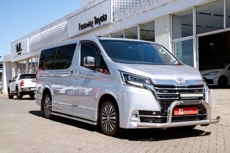 2023-Toyota-Quantum-28-VX-6-seat_17