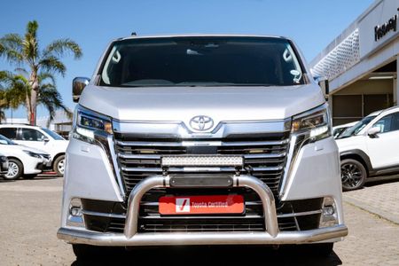 2023-Toyota-Quantum-28-VX-6-seat_6