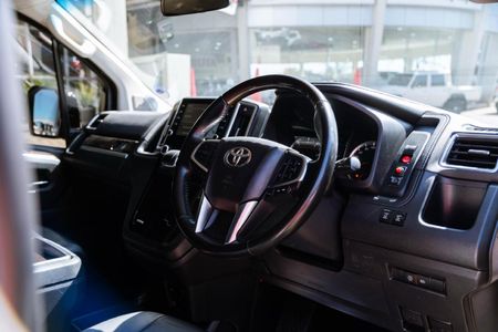 2023-Toyota-Quantum-28-VX-6-seat_7