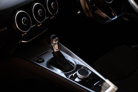 2015-Audi-TT-Coupe-20-TFSI-quattro-Auto_17