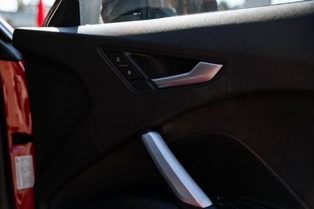 2015-Audi-TT-Coupe-20-TFSI-quattro-Auto_21