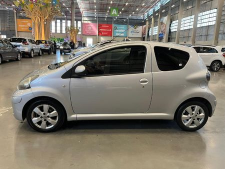 2012-Toyota-Aygo-10-Wild-3-dr_5