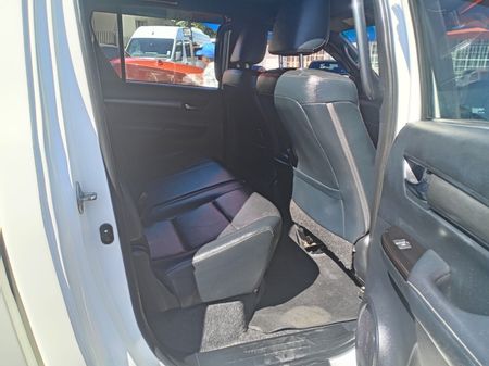 2022-Toyota-Hilux-28-GD-6-Raised-Body-Raider-Auto-Double-Cab_9