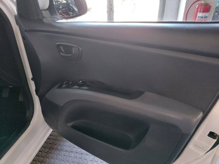 2017-Hyundai-i10-11-GLS-Motion_10