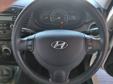 2017-Hyundai-i10-11-GLS-Motion_13