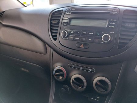 2017-Hyundai-i10-11-GLS-Motion_15