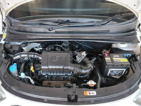 2017-Hyundai-i10-11-GLS-Motion_17