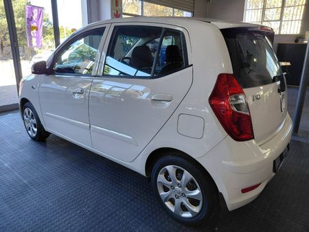 2017-Hyundai-i10-11-GLS-Motion_1