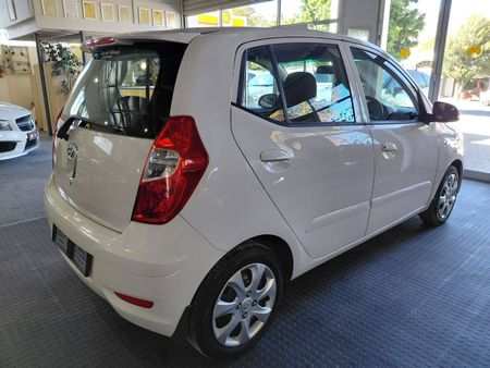2017-Hyundai-i10-11-GLS-Motion_4