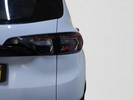 2026-Renault-Triber-10-Iconic_11