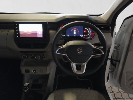 2026-Renault-Triber-10-Iconic_13