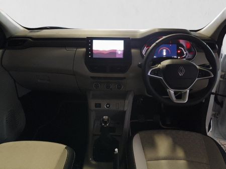 2026-Renault-Triber-10-Iconic_17