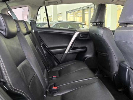 2017-Toyota-RAV4-22-D-GX_10