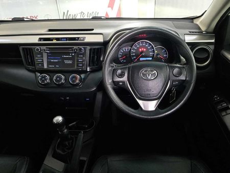 2017-Toyota-RAV4-22-D-GX_12