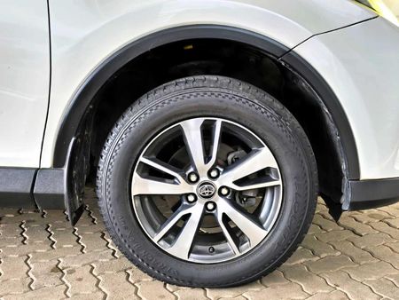 2017-Toyota-RAV4-22-D-GX_19