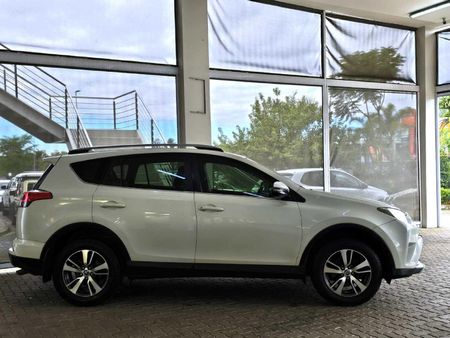 2017-Toyota-RAV4-22-D-GX_2