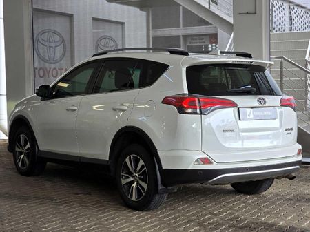 2017-Toyota-RAV4-22-D-GX_7