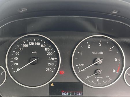 2015-BMW-3-Series-320d-Auto_9
