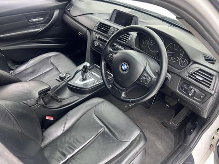 2015-BMW-3-Series-320d-Auto_14