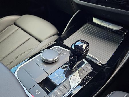 2022-BMW-X4-xDrive20d_9
