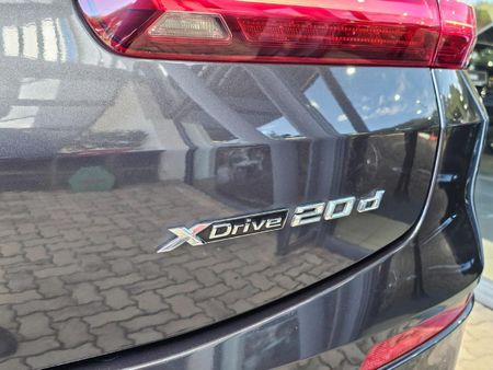 2022-BMW-X4-xDrive20d_4