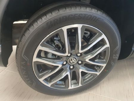 2026-Toyota-Corolla-Cross-18-GR-S_12