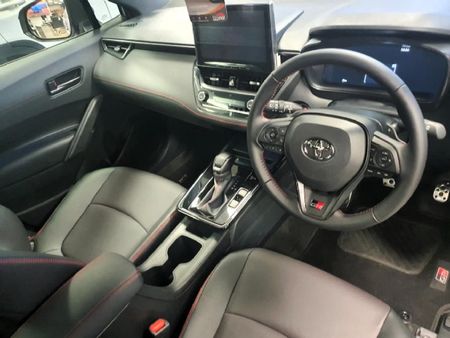 2026-Toyota-Corolla-Cross-18-GR-S_5